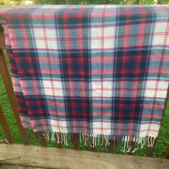 Eddie Bauer large plaid scarf - Picture 1 of 7